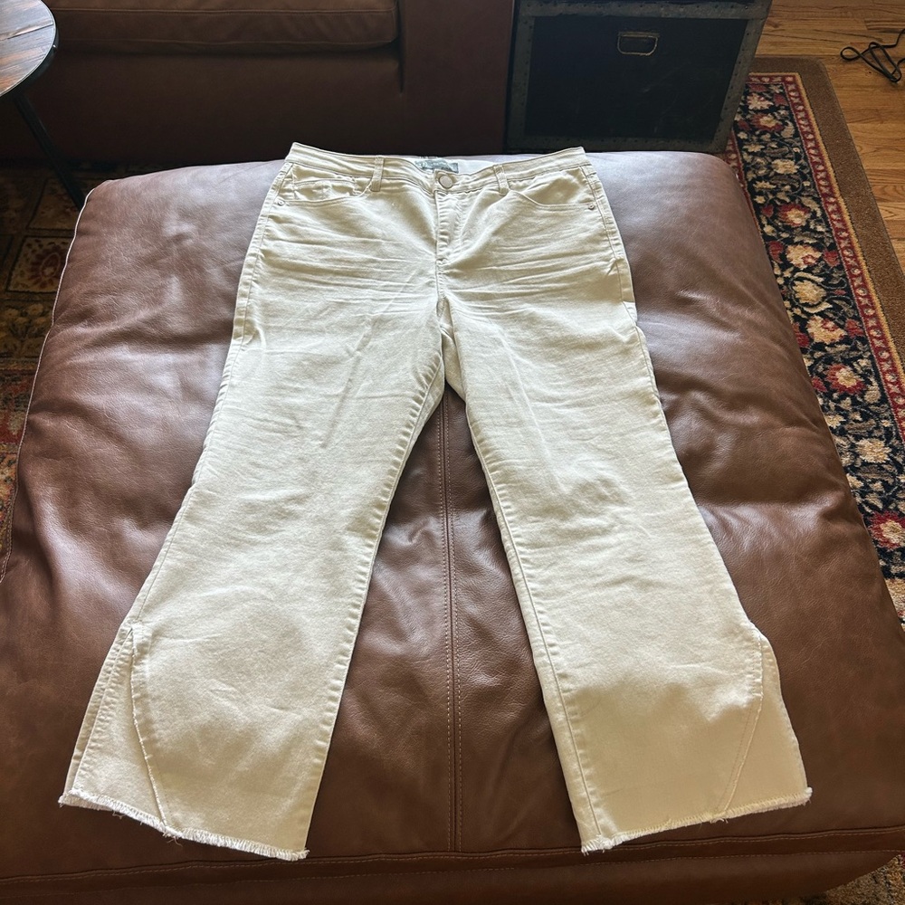 Wit & Wisdom Cream Flare Cropped Jeans